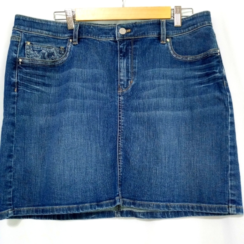 White House Black Market skirts denim